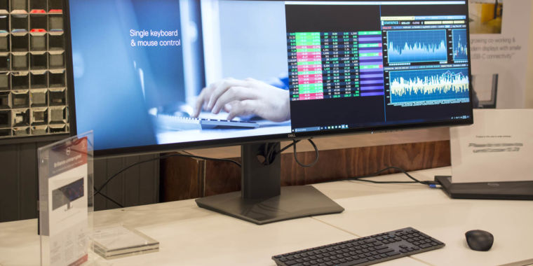 QHD curved monitor