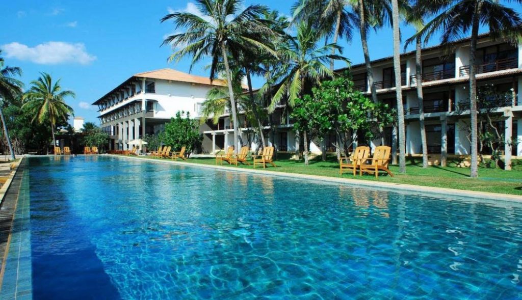 perfect stays in Sri Lank jewing beach
