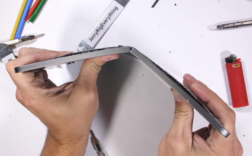 The Apple Ipad Pro is bending : Apple responds to the controversy!
