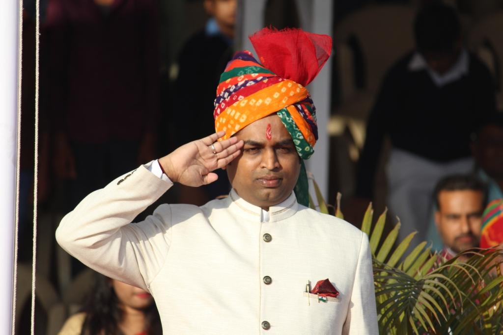 आई ए एस अफसर शिवप्रसाद मदन नकाते की सफलता की कहानी - Youth Express