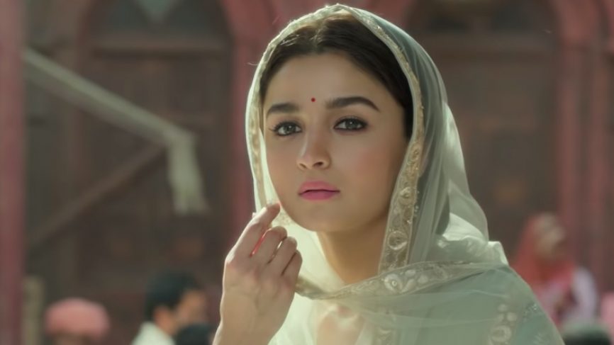 Alia Bhatt in the movie Kalanl