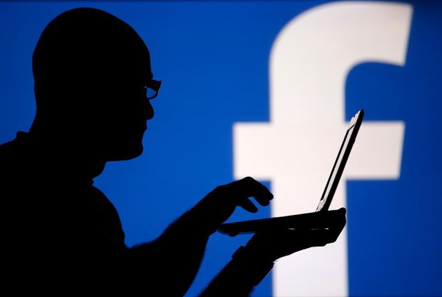 कांग्रेस से जुड़े 687 फर्जी खाते Facebook ने हटाए -Youth Express