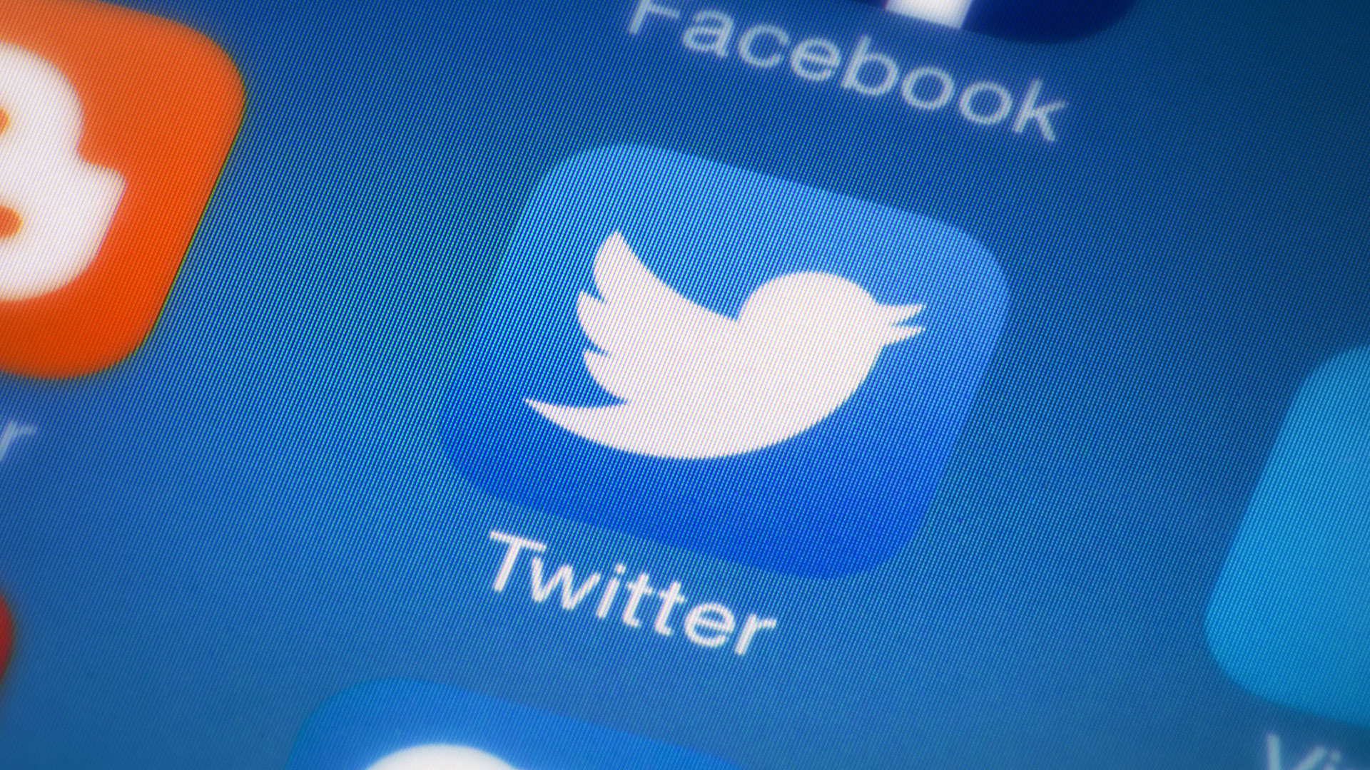 Twitter लाया नया फीचर, रीट्वीट में जोड़ सकते GIF,फोटो और वीडियो-Youth Express