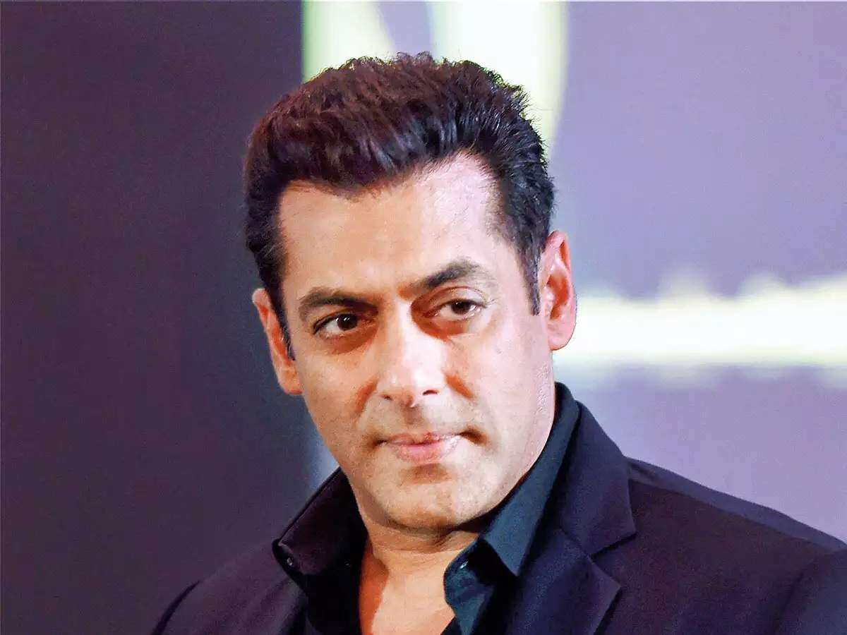 Salman Khan slaps security man for misbehaving with fan kid