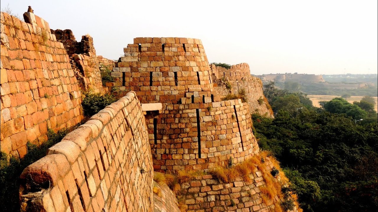 Why is the Tughlaqabad Fort is known as haunted place?