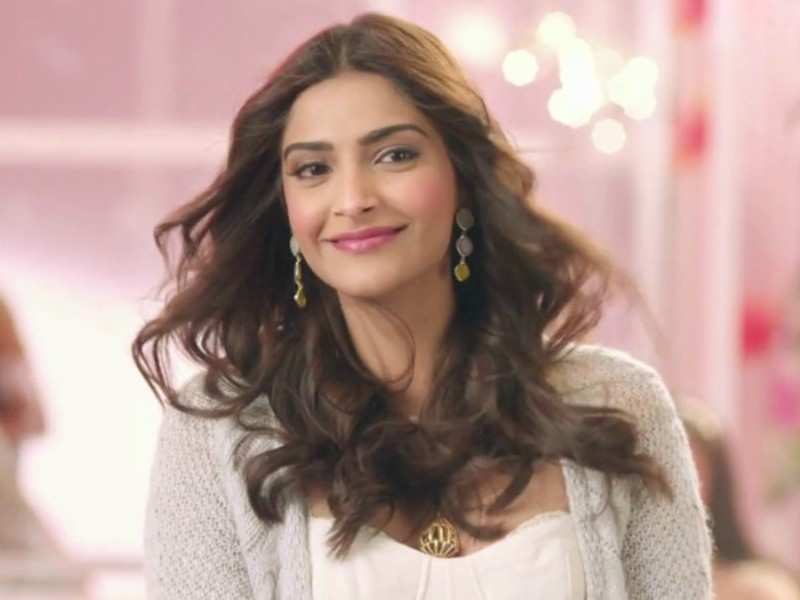 Sonam Kapoor का आज है जन्मदिन, जाने इनकी टॉप फाइव फिल्मे-Youth Express