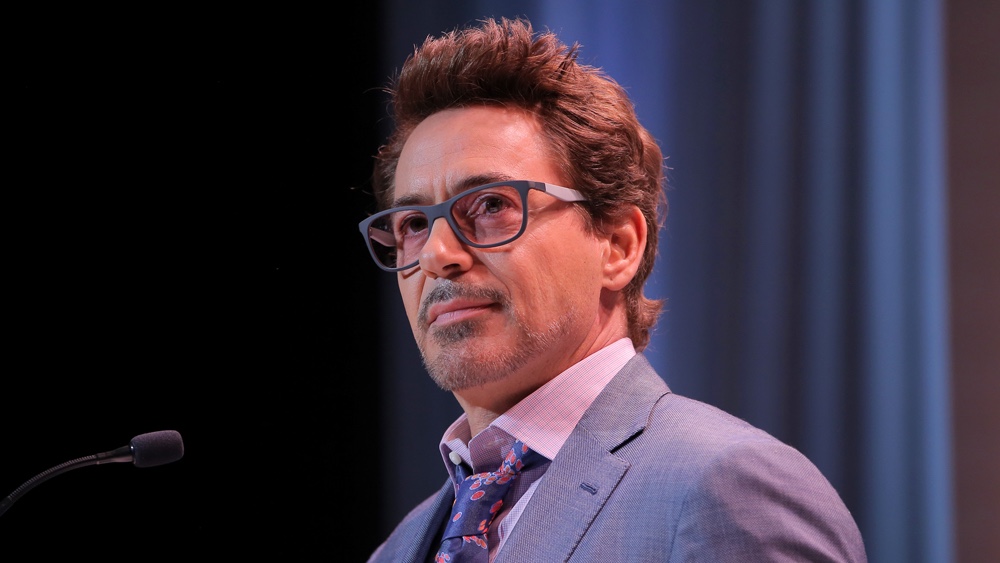 Robert Downey Jr. promotes One Plus with Huawei smartphone: Apologises later