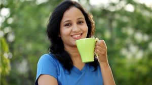 ग्रीन टी बनाते समय