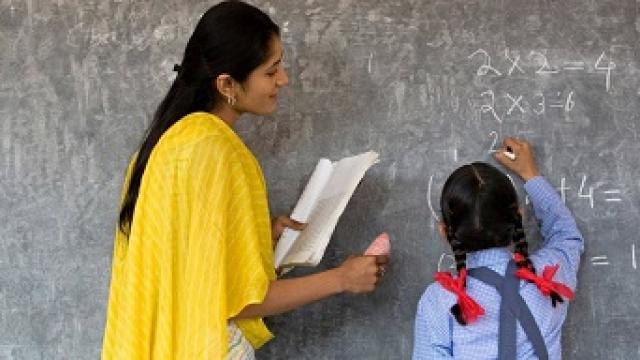 जब टीचर ही ऐसे होंगे तो कैसे उज्ज्वल होगा बच्चो का भविष्य Youth Express