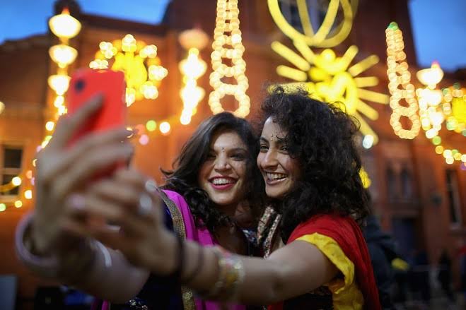 इन टिप्स को अपना कर Diwali पर खींच सकते है best photo-Youth Express