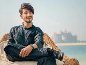 सोशल मीडिया के जरिए