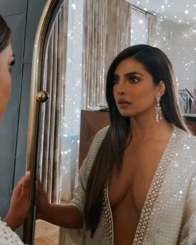 Priyanka Chopra In Saree Is Much Better Than Her Desperate Attempt To Be Kardashians!