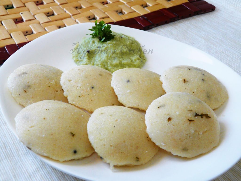 चटाकेदार आलू सूजी इडली