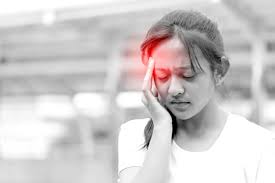 कुछ लोगों को केवल एक तरफ सिरदर्द क्यों होता है? जानें वजह