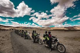लेह और लद्दाख की सड़क यात्रा योजना बना रहे हैं, तो पहले ज़रूर पढ़ ले ये आर्टिकल