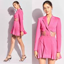Correct Styling of Boxy Blazers