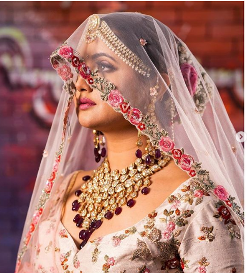 रश्मि देसाई का ब्राइडल फोटोशूट हो रहा है खूब वायरल, यहाँ देखे खूबसूरत तस्वीरें Youth Express