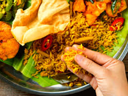 हाथों से खाना खाने से