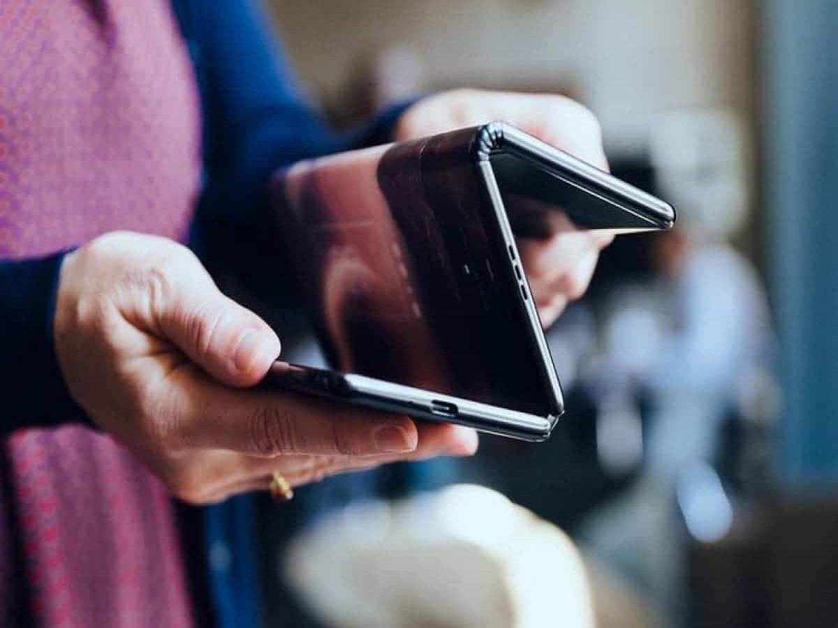 Samsung लॉन्च करने वाली है फोल्डेबल फोन, जानियें
