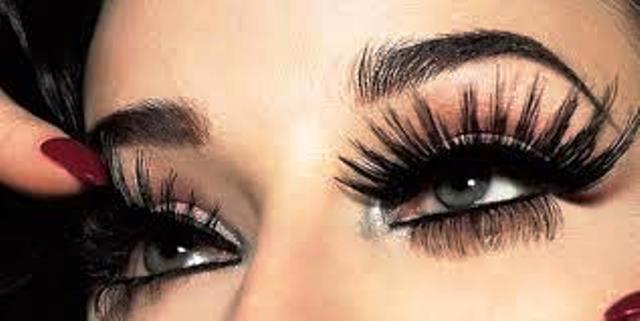 जानियें डाइट में क्या चीज करें शामिल जिससे आंखो की पलकें हो घनी