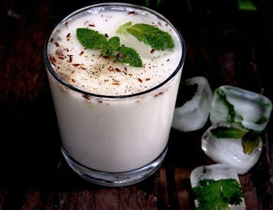छाछ का करिये सेवन, कई बीमारियों से बचाने में करता है मदद, पढ़ियें