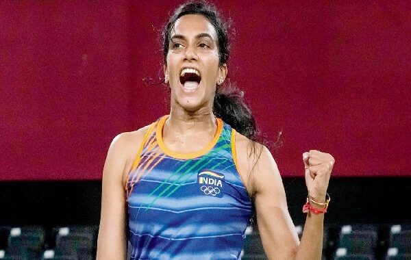 सेमीफाइनल में पहुंची पीवी सिंधु, जापान की खिलाड़ी को 21-13, 22-20 से दी मात