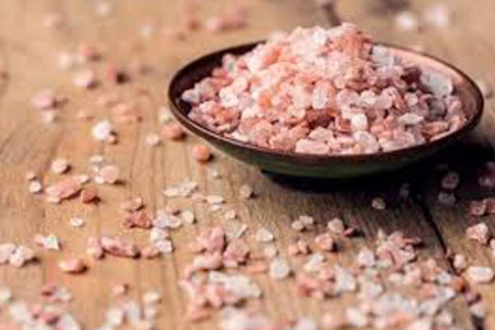 रेगुलर नमक से ज्यादा फायदेमंद होता है सेंधा नमक, जानियें क्यों?