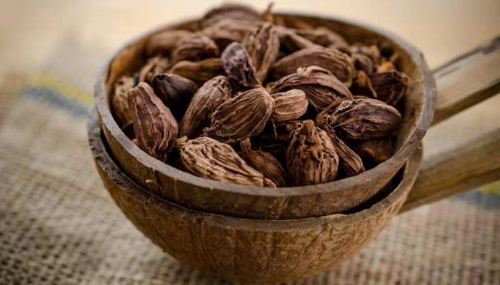 काली इलायची के ये होते है फायदें, पेट संबंधी दिक्कतें होती है दूर