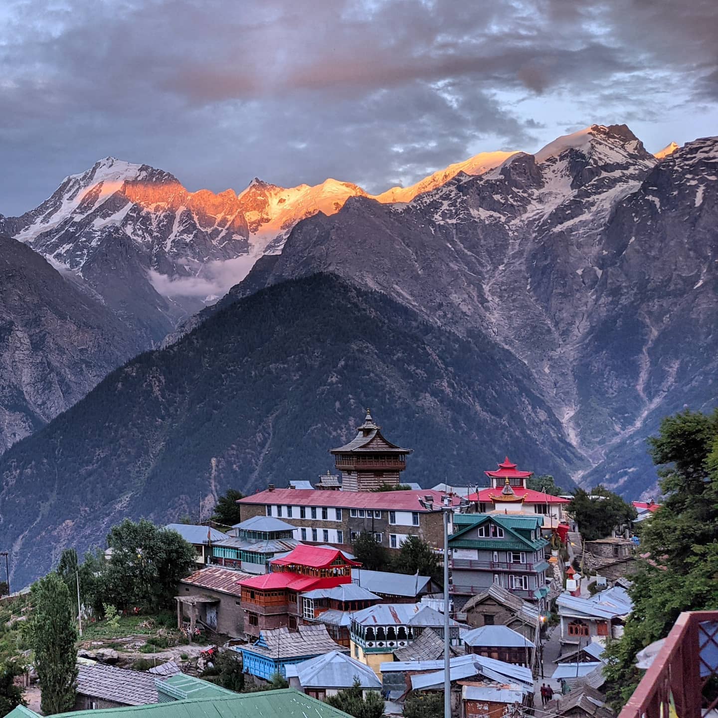 हिमाचल के इस गांव का करें दीदार, बेहद अनोखा और सुंदर है नजारा, पढ़िये